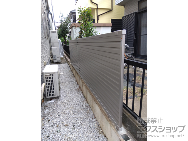 埼玉県上尾市ののフェンス・柵 ミエーネフェンス 目隠しルーバータイプ　自由柱施工 施工例