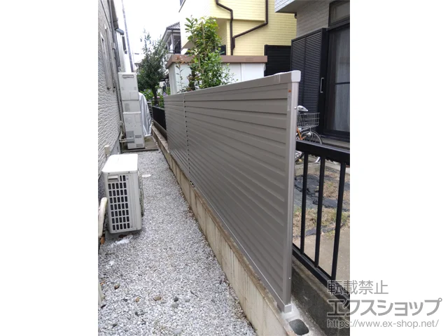 埼玉県上尾市のValue Selectのフェンス・柵・塀 ミエーネフェンス 目隠しルーバータイプ　自由柱施工 施工例