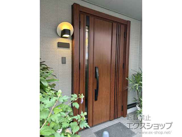 東京都杉並区のLIXIL リクシル（トステム）の玄関ドア リシェント玄関ドア3 M83型 断熱K4仕様 親子仕様(ランマ無)外観右吊元 ※FamiLock仕様 施工例