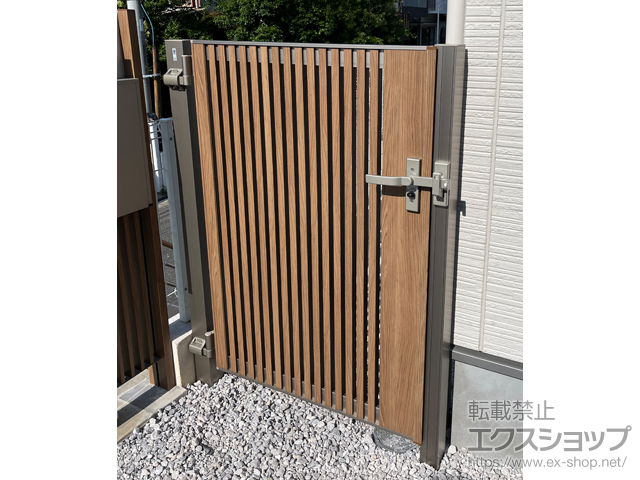 神奈川県横須賀市のの門扉 開き門扉AB ウッディTS1型 片開き　柱使用 施工例