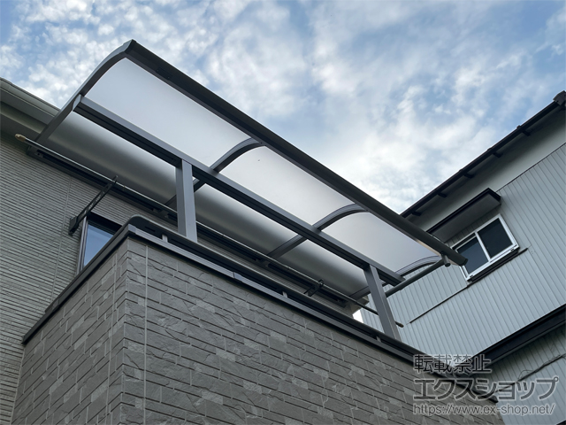 埼玉県朝霞市ののバルコニー・ベランダ屋根 ソラリア R型 屋根タイプ 単体 積雪〜20cm対応 施工例