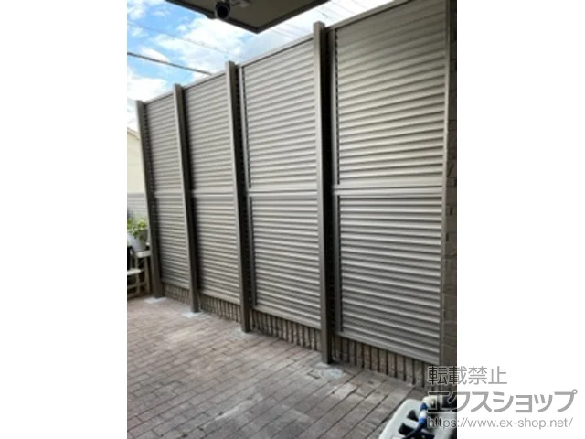 大阪府東大阪市のLIXIL(リクシル)のフェンス・柵・塀 フェンスAB YL3型 横ルーバー3 アルミ多段柱仕様 施工例