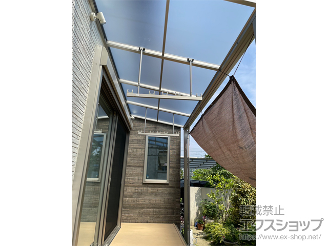 福岡県筑紫野市ののテラス屋根 ソラリア F型 テラスタイプ 単体 積雪〜20cm対応＋吊り下げ式固定物干し 施工例