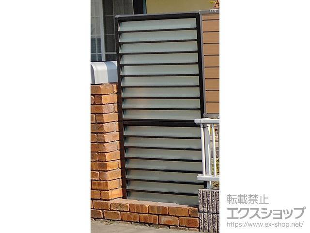 宮城県仙台市ののフェンス・柵 サニーブリーズフェンスS型 間仕切り柱施工　〈2段施工〉 施工例