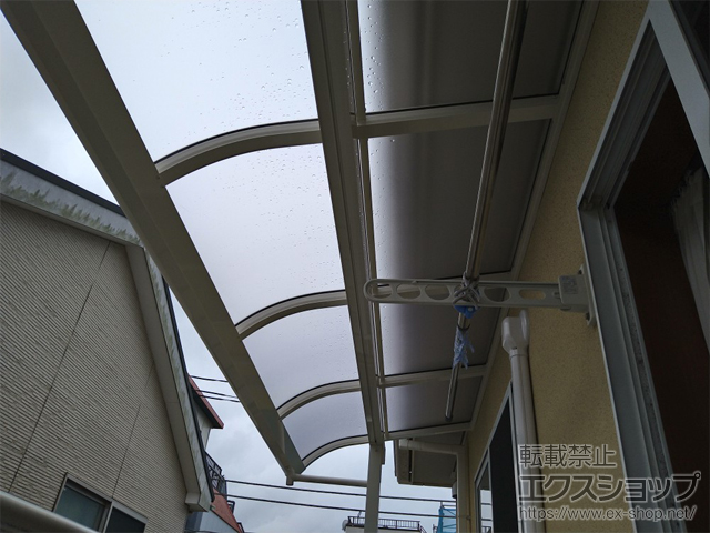 東京都足立区ののバルコニー・ベランダ屋根 ソラリア R型 屋根タイプ 単体 積雪〜20cm対応 施工例