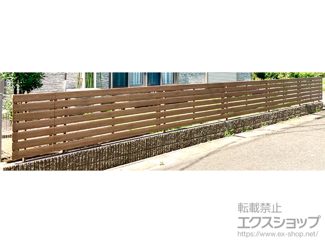 千葉県八千代市ののフェンス・柵 フェンスAA YS3型 横スリット 板張り 木調カラー　フリーポールタイプ 施工例