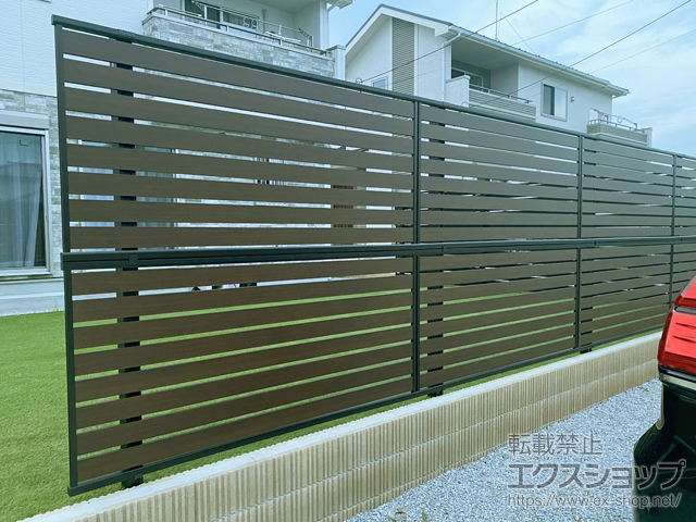 埼玉県熊谷市ののフェンス・柵 モクアルフェンス 横板タイプ 2段支柱 自立建て用 施工例