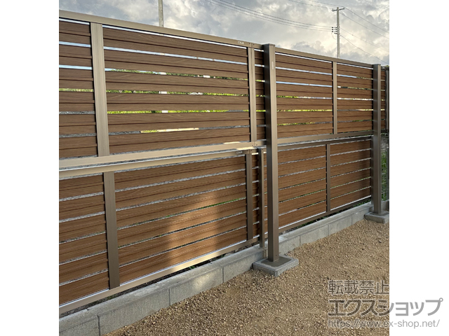 福島県白河市ののフェンス・柵 フェンスAB YS3型 横スリット3 木調カラー フリーポールタイプ 施工例