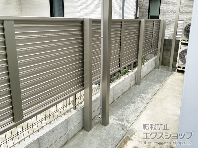福岡県福岡市ののフェンス・柵 ミエーネ目隠しルーバーフェンス 上段のみ設置 自立建て用 施工例