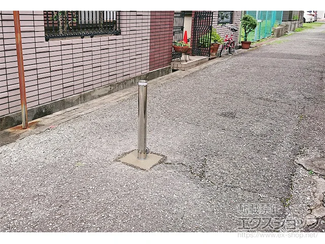 兵庫県尼崎市のLIXIL(リクシル)のお問い合わせ商品 スペースガード（車止め） S76型 取外し式 フタ付き・南京錠付き 施工例