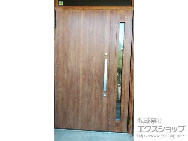 東京都八王子市のLIXIL リクシル（トステム）の玄関ドア リシェント玄関ドア3 M17型 断熱K4仕様 親子仕様(ランマ付)外観左吊元 ※手動仕様 施工例