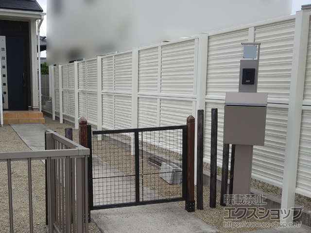 愛知県あま市ののフェンス・柵 ミエーネフェンス 目隠しルーバータイプ 2段支柱 自立建て用 施工例