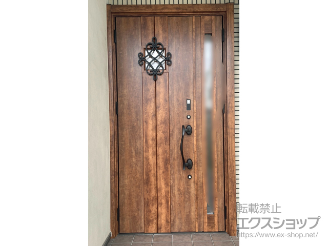 大阪府寝屋川市のLIXIL リクシル（トステム）の玄関ドア リシェント玄関ドア3 D77型 断熱K4仕様 親子仕様(ランマ無)外観左吊元 ※FamiLock仕様 施工例