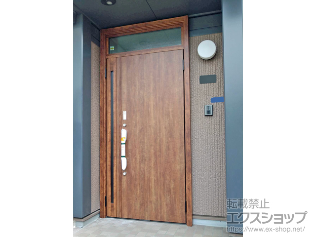 新潟県新潟市のLIXIL リクシル（トステム）の玄関ドア リシェント玄関ドア3 M17型 断熱K4仕様 親子仕様(ランマ付)外観右吊元 ※FamiLock仕様 施工例