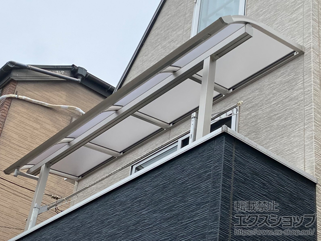 東京都北区ののバルコニー・ベランダ屋根 プレシオステラスII R型 屋根タイプ 単体 積雪〜20cm対応 施工例