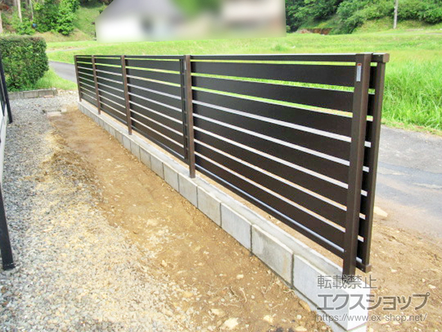 京都府南丹市ののフェンス・柵 シンプレオフェンスSY1F型 横スリット 自由柱施工 施工例