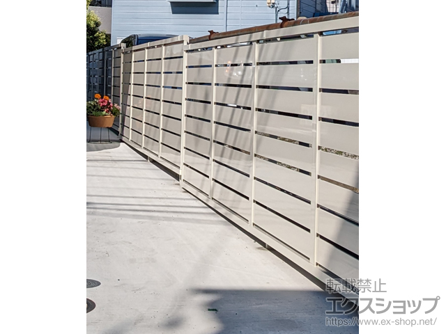 神奈川県鎌倉市ののフェンス・柵 モクハイフェンス アルミ色タイプ　フリーポールタイプ 施工例