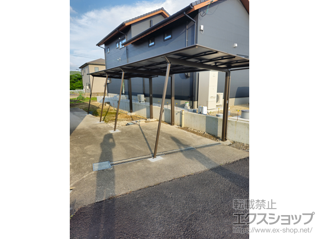 香川県仲多度郡まんのう町ののカーポート ソリッドポート 縦連棟 積雪〜20cm対応＋着脱式サポート柱 施工例