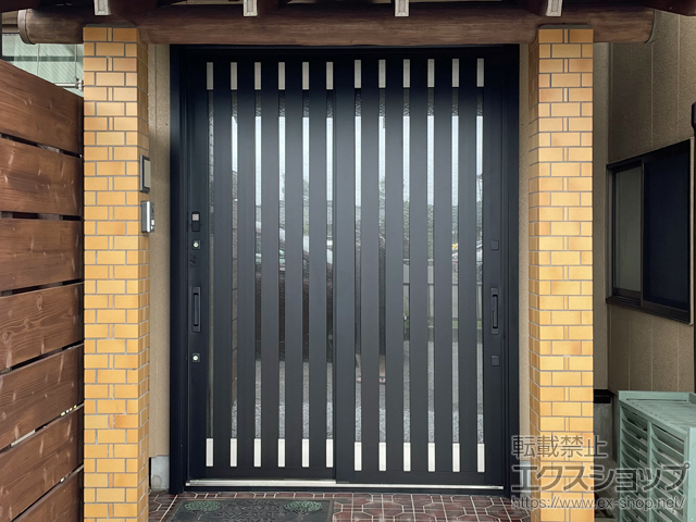 鹿児島県薩摩川内市のLIXIL リクシル（トステム）の玄関ドア リシェント玄関引戸2 P15型 PG仕様 2枚建戸 ランマ無 ※簡易タッチキーシステム仕様 施工例