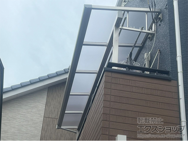 埼玉県川口市ののバルコニー・ベランダ屋根 ソラリア F型 屋根タイプ 単体 積雪〜20cm対応＋吊り下げ式固定物干し 施工例