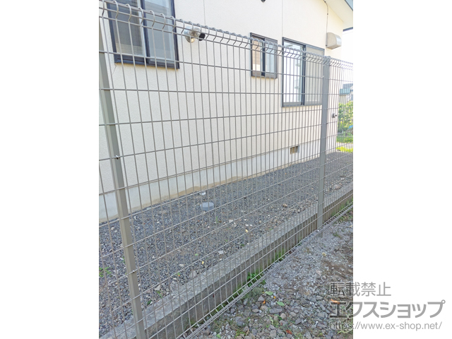 青森県弘前市ののフェンス・柵 ハイグリッドフェンスN8型 高尺タイプ フリー支柱タイプ 施工例