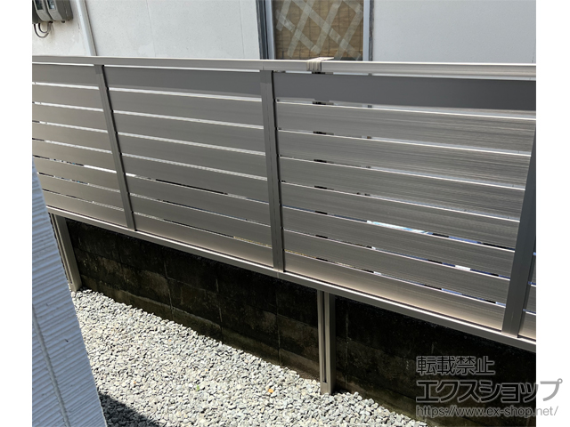 佐賀県佐賀市ののフェンス・柵 フェンスAB YS3型 横スリット3 アルミ多段柱仕様(パネル1段) 施工例