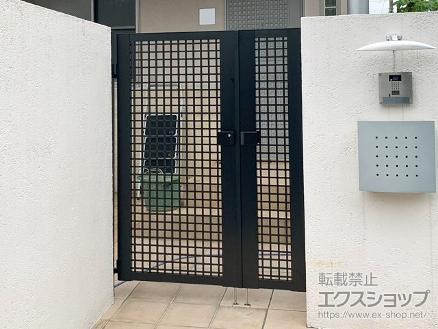 東京都世田谷区のの門扉 レジリアハイタイプ TYH型 両開き親子　門柱使用 施工例