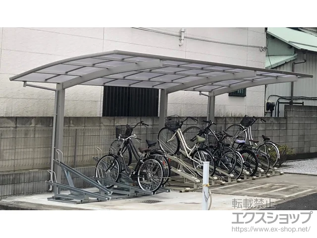 東京都葛飾区のYKKAPのカーポート アリュース 延長　積雪～20cm対応＋スライドキーパー CPSRZ型 高低仕様 6台用 施工例