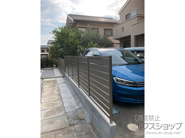 埼玉県東松山市ののフェンス・柵 【特注】フェンスAB YS3型 横スリット3 間仕切りタイプ 施工例