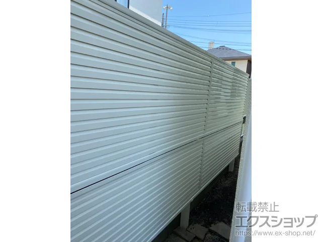 兵庫県加古川市のValue Selectのフェンス・柵・塀 ミエーネフェンス 目隠しルーバータイプ 2段支柱 自立建て用 施工例