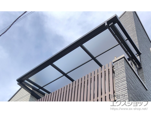 東京都目黒区ののバルコニー・ベランダ屋根 ソラリア F型 ルーフタイプ 単体積雪〜20cm対応 施工例