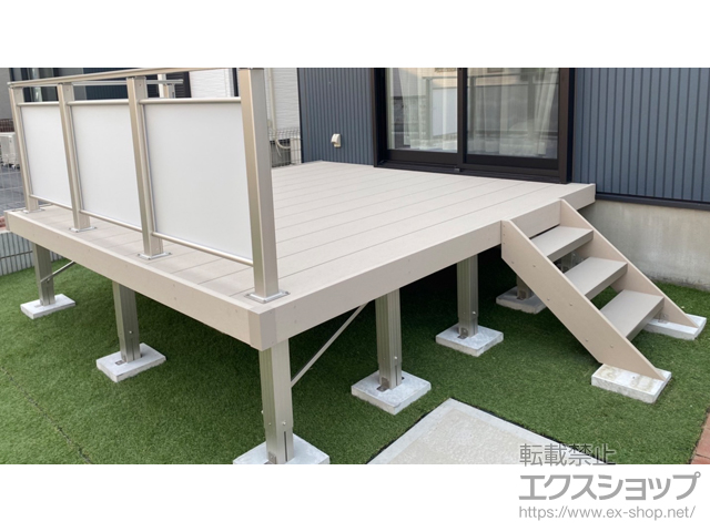 埼玉県鴻巣市ののウッドデッキ リウッドデッキ 200+ルシアスデッキフェンスB04型＜ポリカパネルタイプ＞+リウッドステップ5型 施工例