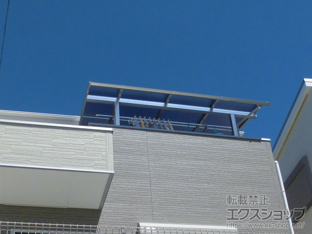大阪府交野市ののバルコニー・ベランダ屋根 ソラリア R型 屋根タイプ 単体 積雪〜20cm対応＋吊り下げ式固定物干し 施工例
