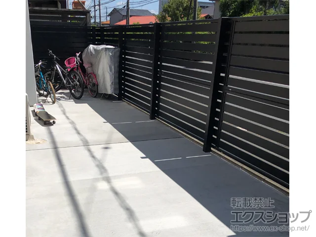 神奈川県高座郡寒川町のValue Selectのフェンス・柵・塀 モクアルフェンス 横板タイプ 2段支柱 自立建て用 施工例