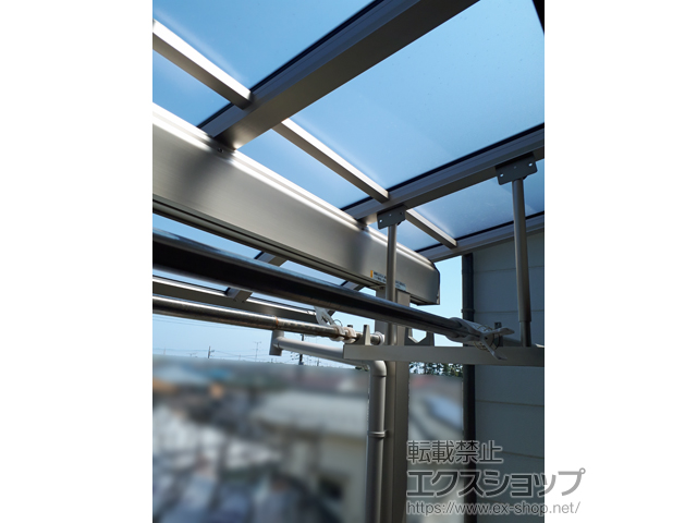 神奈川県横浜市ののバルコニー・ベランダ屋根 プレシオステラスII R型 1500 屋根タイプ 単体 積雪〜50cm対応＋吊り下げ式固定物干し 施工例