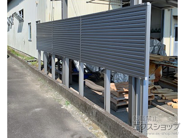 静岡県静岡市ののフェンス・柵 ミエーネ目隠しルーバーフェンス 上段のみ設置 自立建て用 施工例