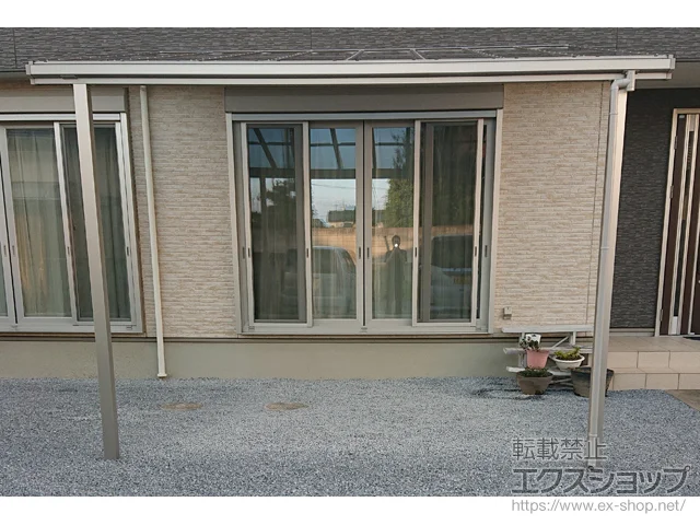 埼玉県吉川市のYKKAPのテラス屋根 ソラリア F型 テラスタイプ 単体 積雪～20cm対応 施工例