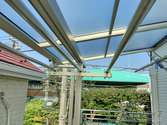 神奈川県藤沢市ののバルコニー・ベランダ屋根 ソラリア F型 屋根タイプ 単体 積雪〜20cm対応 施工例