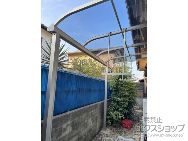 福岡県北九州市ののテラス屋根 ソラリア R型 テラスタイプ 単体 積雪〜20cm対応＋吊り下げ式 固定物干し 施工例