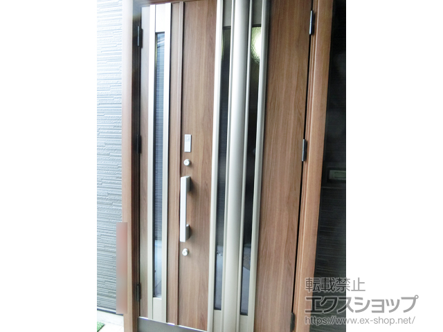 北海道札幌市のLIXIL リクシル（トステム）の玄関ドア リシェント玄関ドア3 G77型 断熱K2仕様 親子仕様(ランマ無)外観右吊元 ※FamiLock仕様 施工例