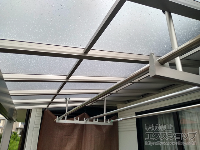 奈良県生駒市ののバルコニー・ベランダ屋根 ソラリア R型 1500 屋根タイプ 単体 積雪〜50cm対応＋吊り下げ式固定物干し 施工例