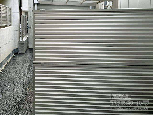 東京都調布市ののフェンス・柵 ミエーネフェンス 目隠しルーバータイプ 2段支柱 自立建て用 施工例