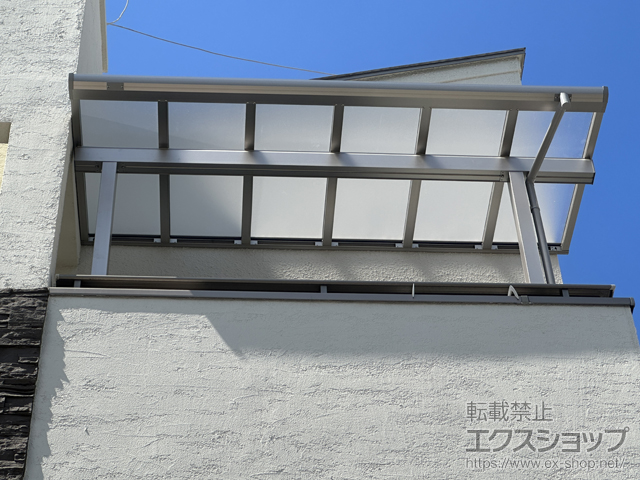 大阪府大阪市ののバルコニー・ベランダ屋根 ソラリア F型 1500 屋根タイプ 単体 積雪〜50cm対応 施工例