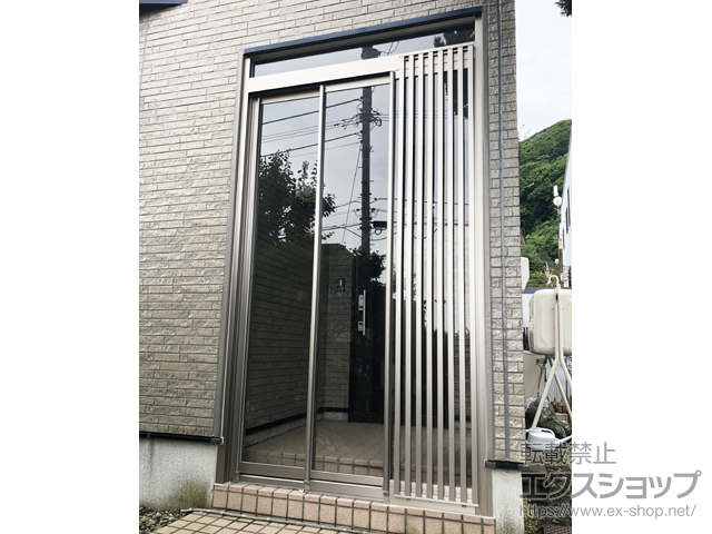 北海道札幌市のLIXIL リクシル（トステム）の風除室 ツインガードIII Lタイプ ランマ付 屋根なし（北海道仕様） 施工例