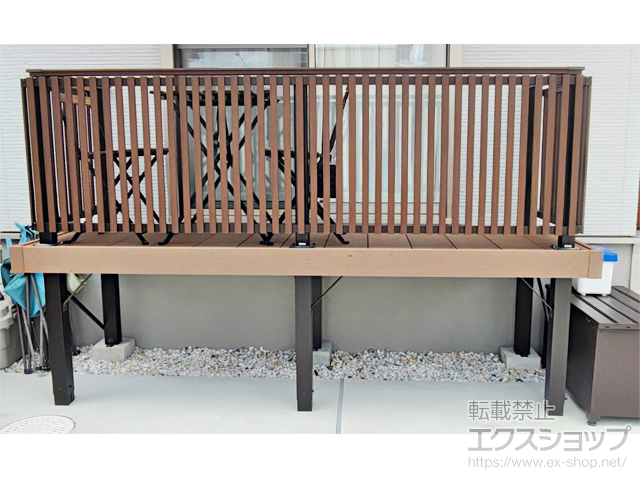 兵庫県宝塚市ののウッドデッキ リウッドデッキ 200＋ルシアスデッキフェンスA04型＜たてストライプタイプ＞ 施工例