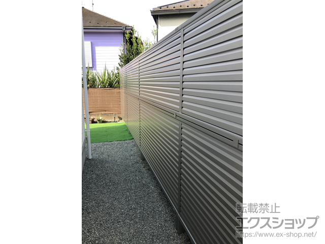 神奈川県横浜市ののフェンス・柵 ミエーネフェンス 目隠しルーバータイプ 2段支柱 自立建て用 施工例