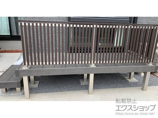 千葉県柏市ののウッドデッキ リウッドデッキ 200+独立式リウッドステップ2型+ルシアスデッキフェンスA04型＜たてストライプタイプ＞ 施工例