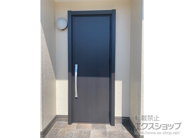 大阪府茨木市のLIXIL リクシル（トステム）の玄関ドア リシェント玄関ドア3 M17型 断熱K4仕様 片開き仕様(ランマ無)外観右吊元 ※FamiLock仕様 施工例