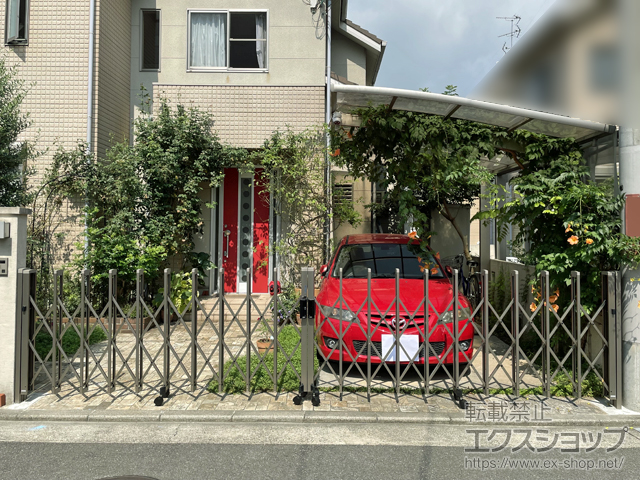 大阪府枚方市ののカーゲート トリップゲートII 2型 スタンダード ノンレール 両開き　54W 施工例