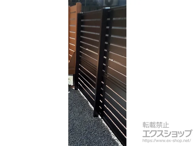 神奈川県横浜市ののフェンス・柵・塀、ウッドデッキ モクアルフェンス 横板タイプ 2段支柱 自立建て用（パネル2段） 施工例